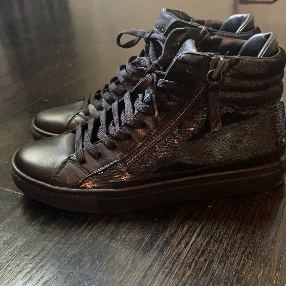 Black leather/Sequin sneaker